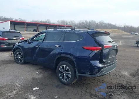 2020 Toyota Highlander Xle z USA, uszkodzony, nr VIN 5TDHZRBH1LS506776